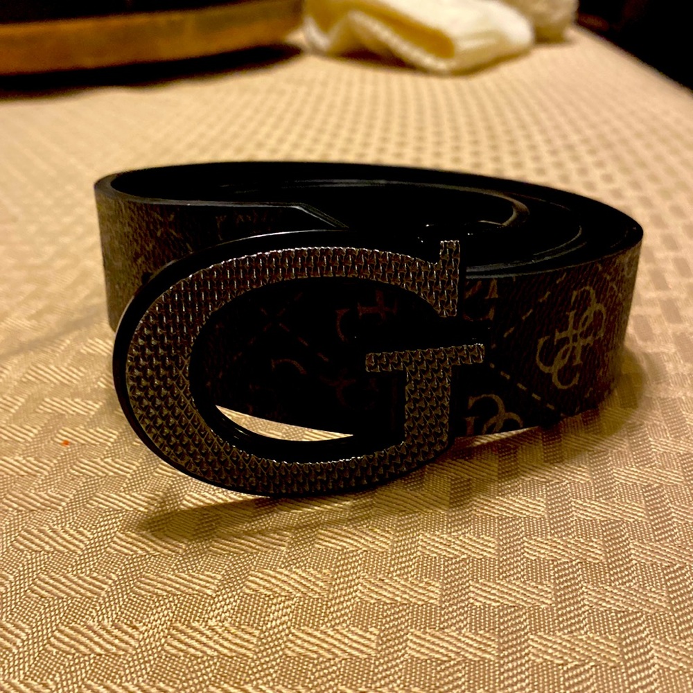 Guess belt , 32 waist , 9/10 condition, all black , reversible